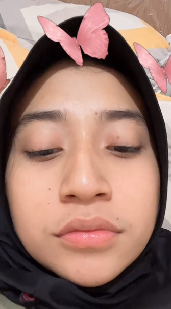 looking makes it hot_53