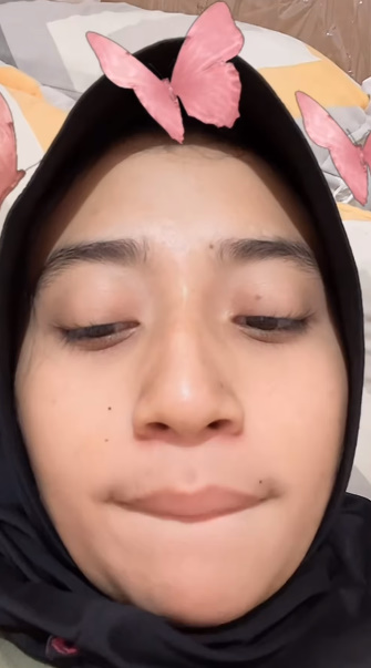 looking makes it hot_53