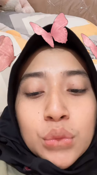 looking makes it hot_53