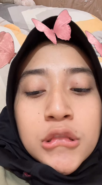 looking makes it hot_53