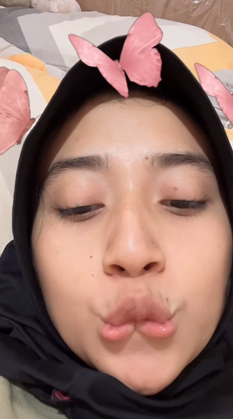 looking makes it hot_53