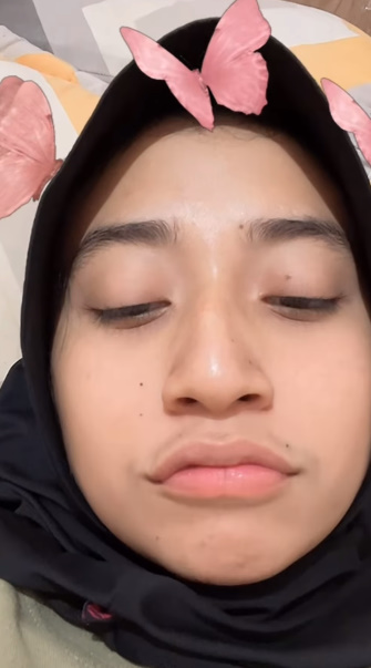 looking makes it hot_53