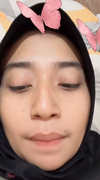 looking makes it hot_53