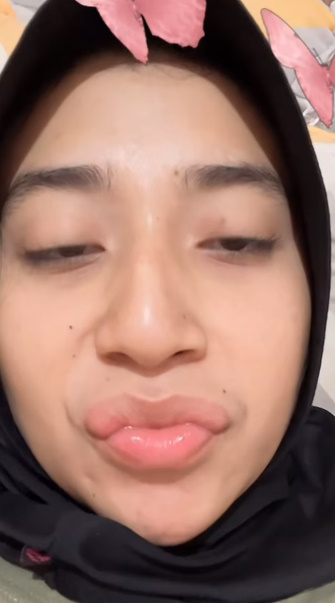 looking makes it hot_53