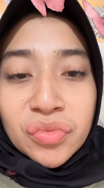 looking makes it hot_53