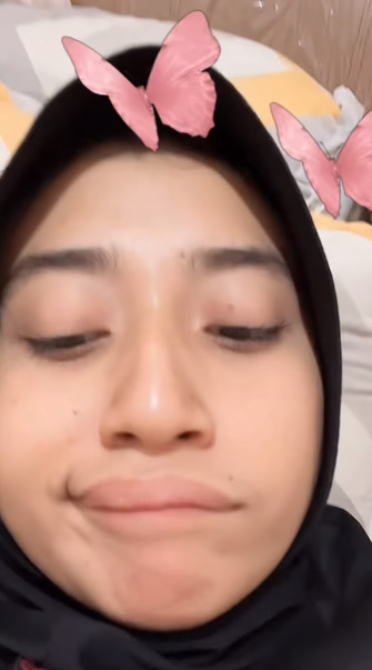 looking makes it hot_53