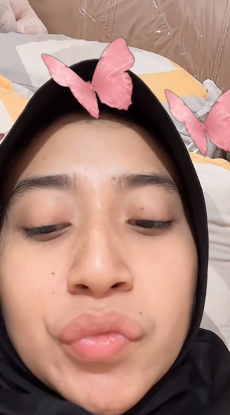 looking makes it hot_53