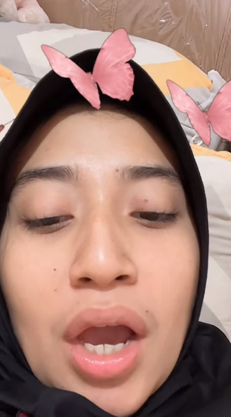 looking makes it hot_53