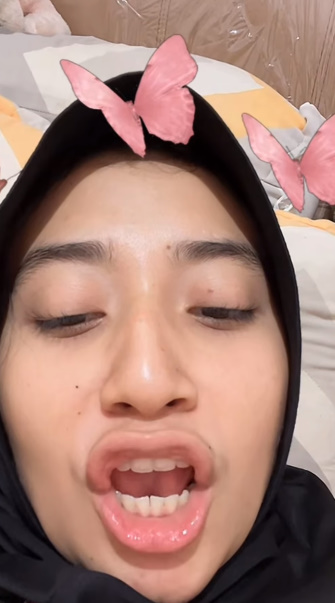 looking makes it hot_53