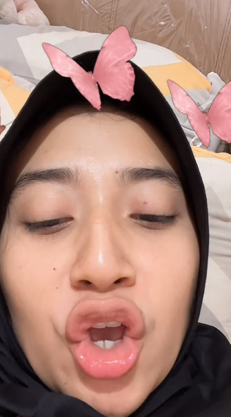 looking makes it hot_53