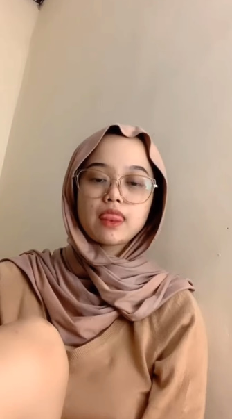 looking makes it hot_53