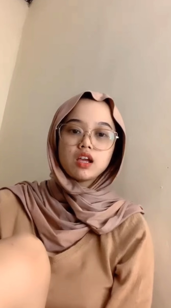 looking makes it hot_53