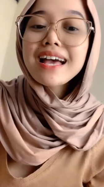 looking makes it hot_53