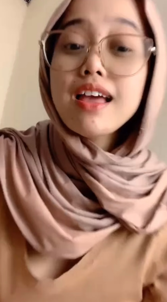 looking makes it hot_53