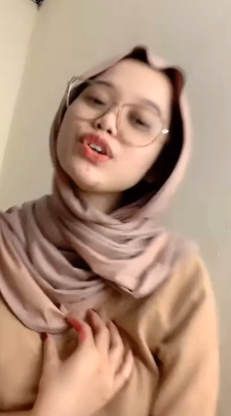 looking makes it hot_53