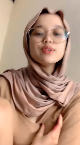 looking makes it hot_53