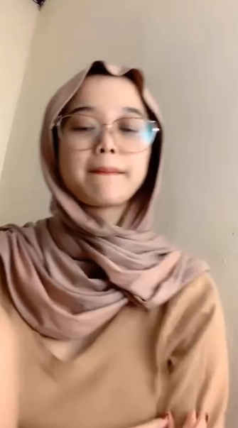 looking makes it hot_53