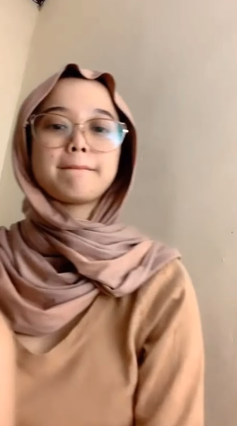 looking makes it hot_53