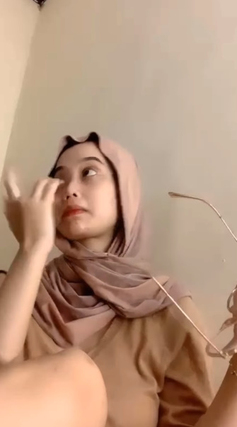 looking makes it hot_53