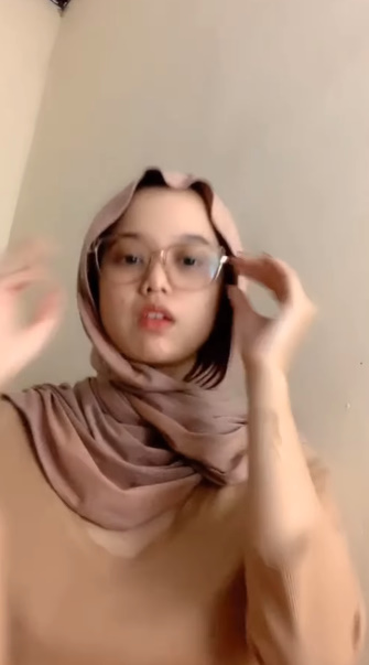 looking makes it hot_53