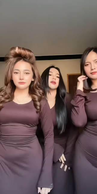 looking makes it hot_55