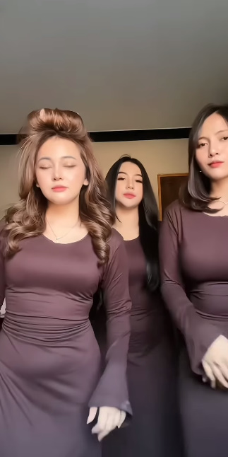 looking makes it hot_55