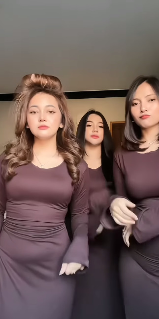 looking makes it hot_55