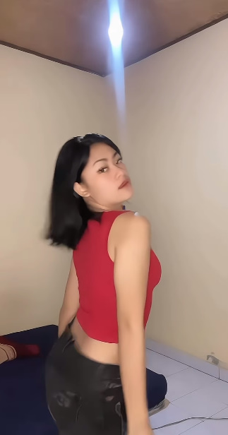 looking makes it hot_55