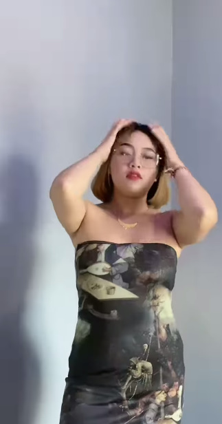 looking makes it hot_55