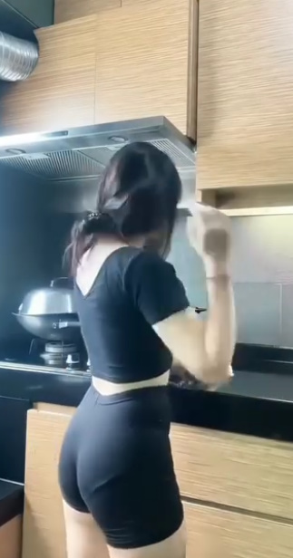 looking makes it hot_55