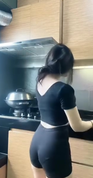 looking makes it hot_55