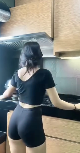 looking makes it hot_55