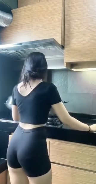 looking makes it hot_55