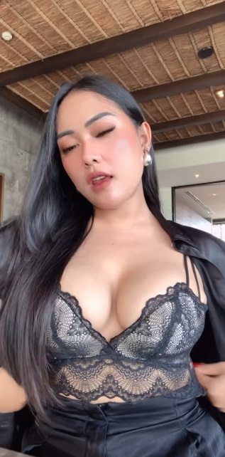 looking makes it hot_55