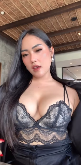 looking makes it hot_55