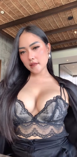 looking makes it hot_55