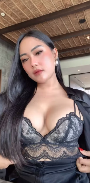 looking makes it hot_55