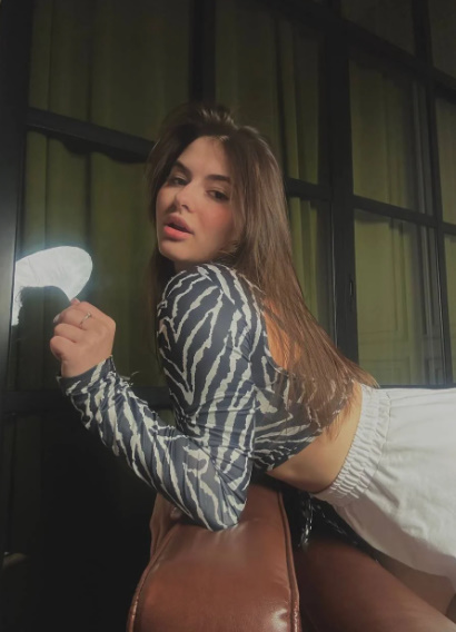 looking makes it hot_58