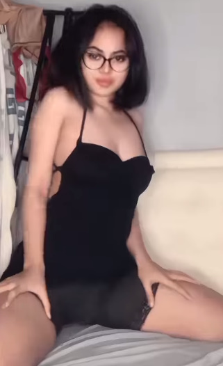 looking makes it hot_59