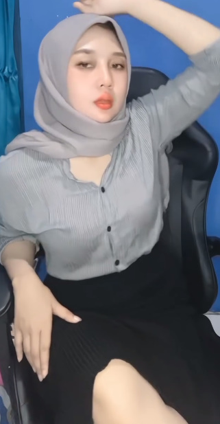 looking makes it hot_59