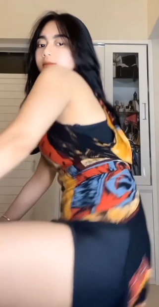 looking makes it hot_59