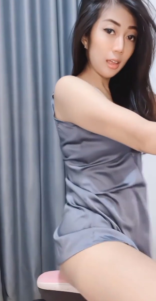 looking makes it hot_59