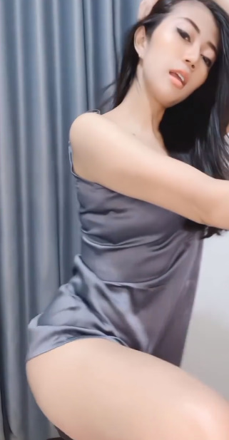 looking makes it hot_59