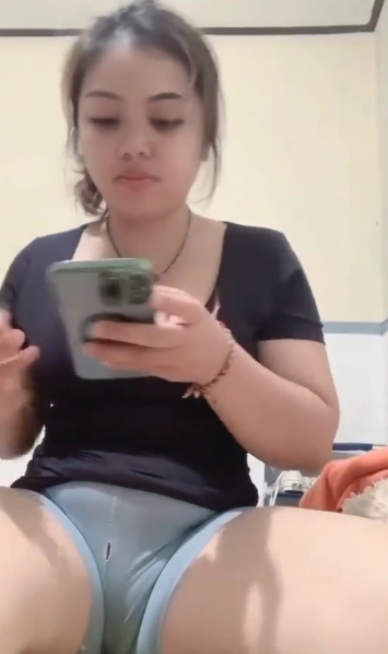 looking makes it hot_60