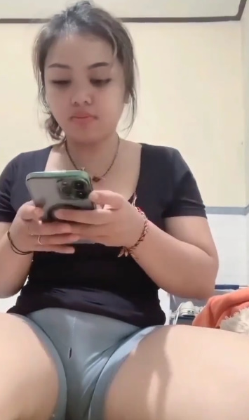 looking makes it hot_60