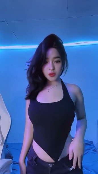 looking makes it hot_60