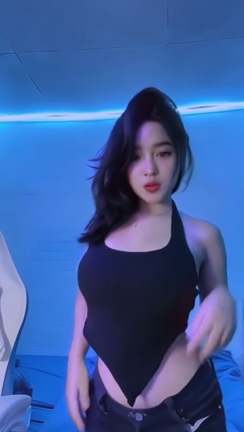 looking makes it hot_60