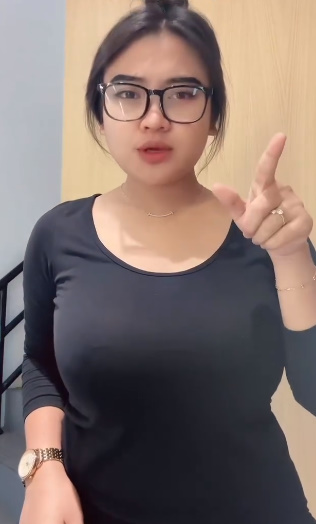 looking makes it hot_60