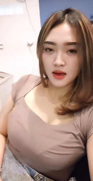 looking makes it hot_60