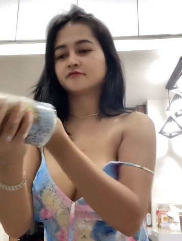 looking makes it hot_61